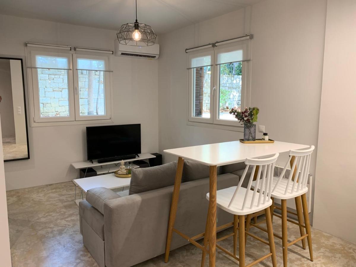 Renovated In Kifissia Center Near Metro G25 *